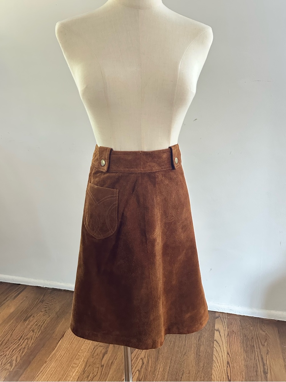Danier Chestnut Brown Suede Mini Skirt A-Line High Waist Leather Size 2